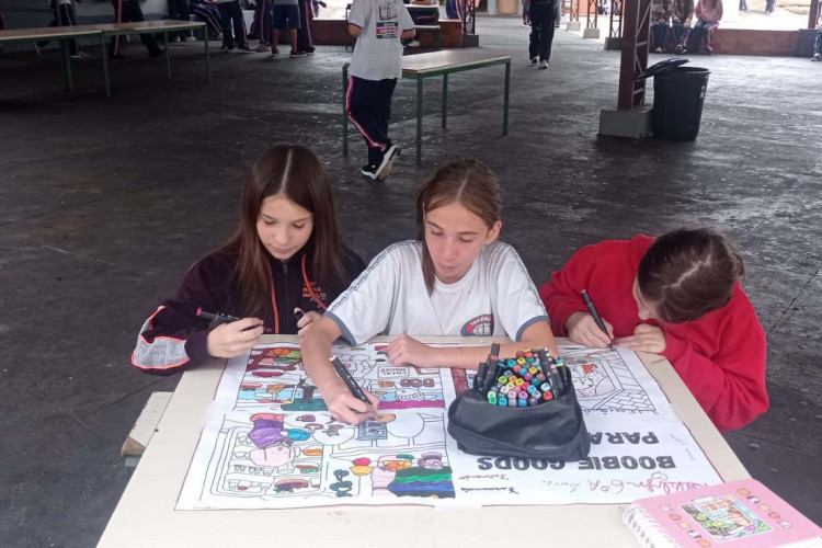 Um semestre sem celular: novas atividades aproximam alunos e refletem na aprendizagem