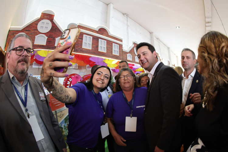 Ratinho Junior compartilha projetos de sucesso da educação no Conexidades