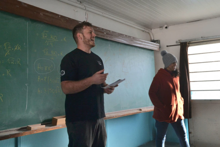 Parceiro da Escola: aulões, simulados e oficinas de redação fortalecem preparação de alunos da rede estadual para o vestibular