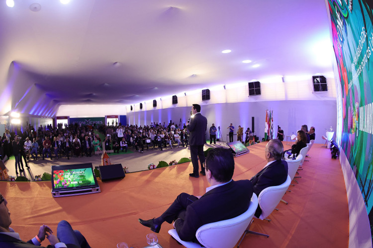 Ratinho Junior compartilha projetos de sucesso da educação no Conexidades