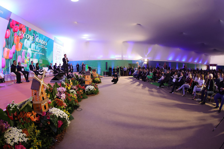 Ratinho Junior compartilha projetos de sucesso da educação no Conexidades