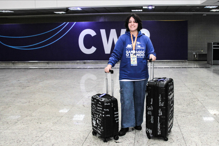 Embarque de 16 alunos para a Escócia dentro do programa Ganhando o Mundo de intercâmbio de estudantes da rede estadual de ensino.