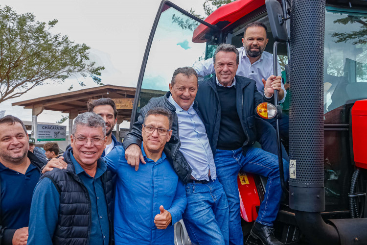 Estado entrega equipamentos para 11 colégios agrícolas e nova unidade em Goioerê
