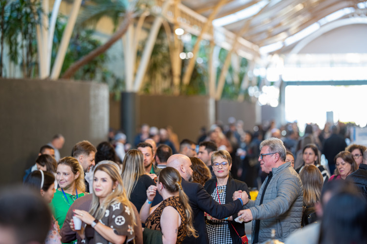 Estado vai entregar 3 mil aparelhos de ar-condicionado para escolas dos Campos Gerais
