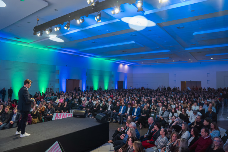 Estado vai entregar 3 mil aparelhos de ar-condicionado para escolas dos Campos Gerais