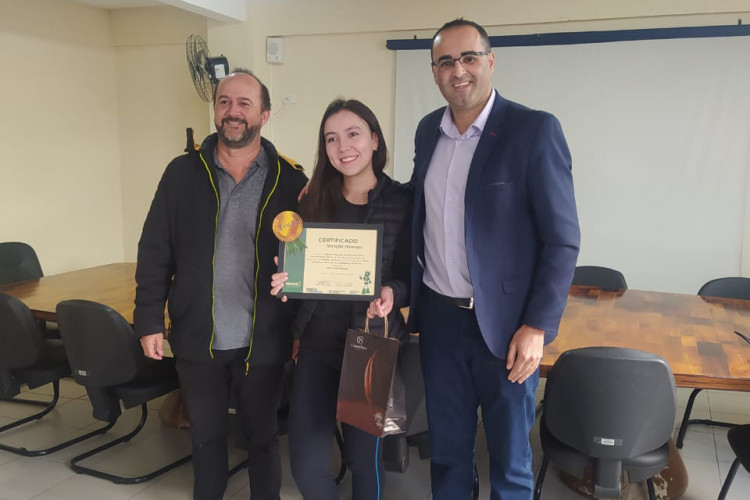 Duas alunas da rede estadual conquistam medalha de ouro na Olimpíada Nacional de IA