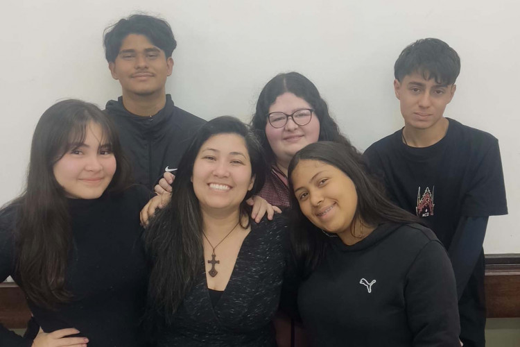 Alunos do Paraná chegam à semifinal de competição com projeto de sabonete antipulgas