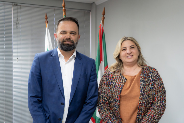 Secretário da Educação do Paraná recebe nova presidente da Undime-PR em encontro para fortalecimento da parceria com os municípios