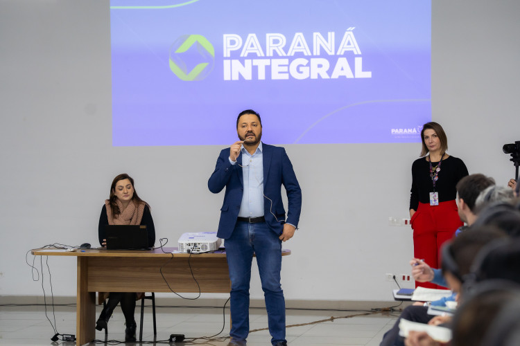 Diretores argentinos visitam escolas e sede da Secretaria da Educação do Paraná