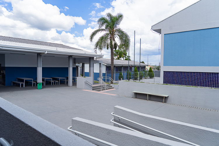 Pesquisa aponta aprovação alta da infraestrutura e merenda das escolas estaduais do Paraná