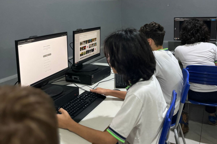 Com IA, alunos de colégio em Maringá criam capivara virtual que tira dúvidas no Instagram