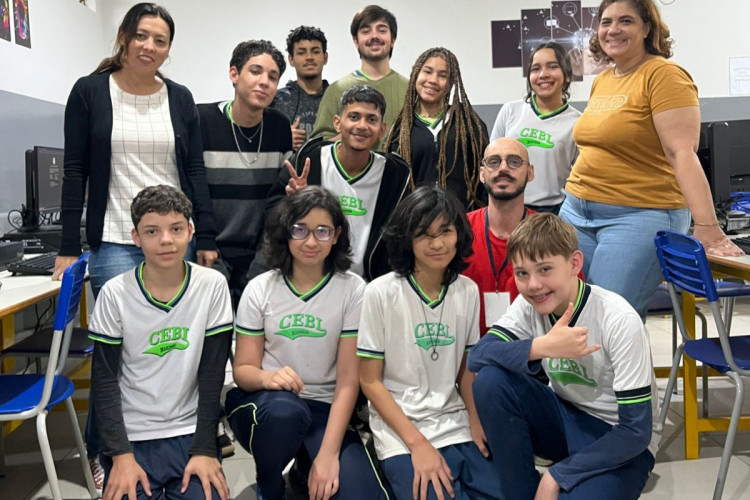 Com IA, alunos de colégio em Maringá criam capivara virtual que tira dúvidas no Instagram