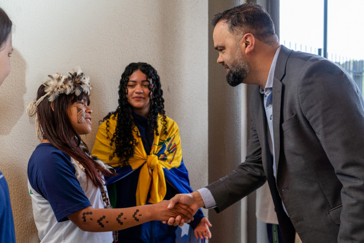 R$ 30 milhões: Estado entrega lava-louças e equipamentos para cozinhas de escolas estaduais