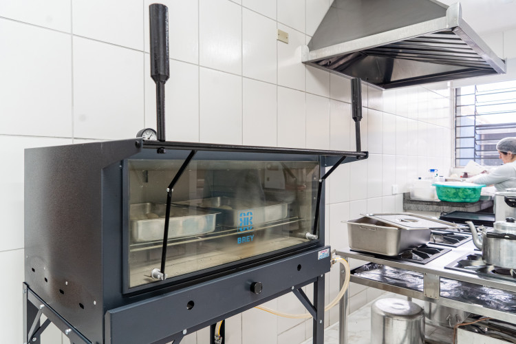 R$ 30 milhões: Estado entrega lava-louças e equipamentos para cozinhas de escolas estaduais