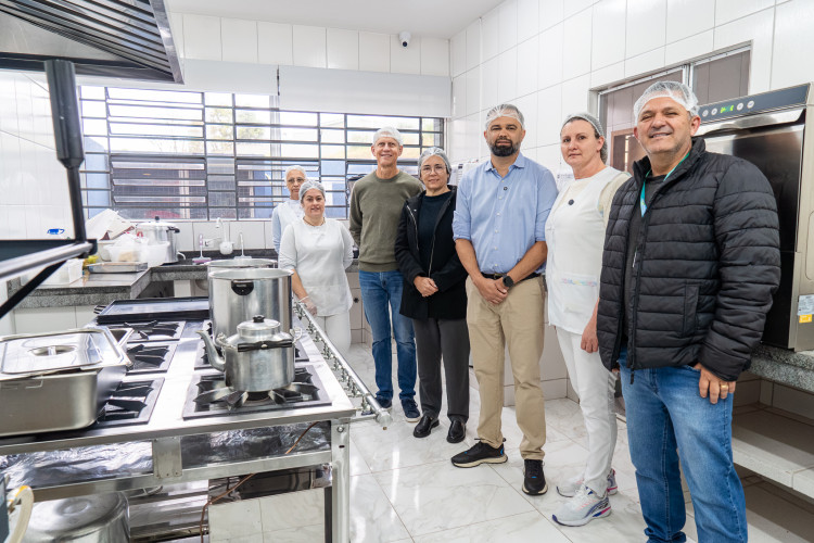 R$ 30 milhões: Estado entrega lava-louças e equipamentos para cozinhas de escolas estaduais