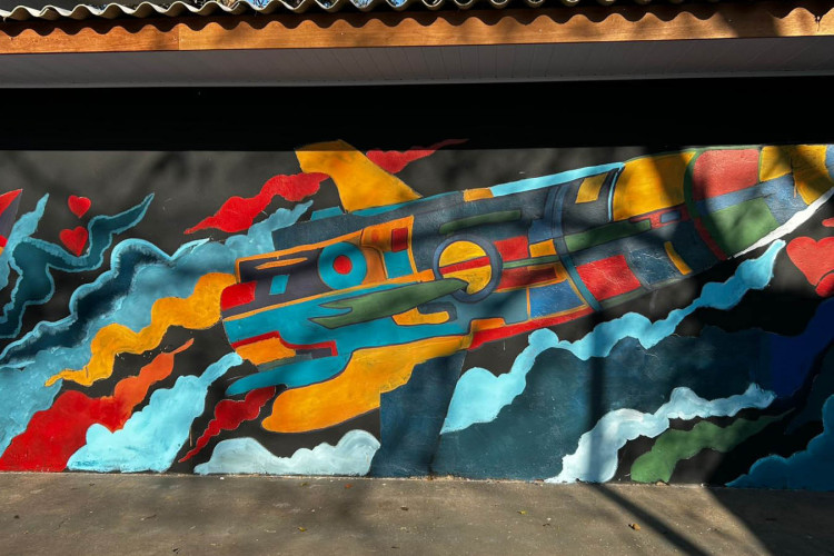 Colégio estadual recebe visitas de cosmonautas russos em ação de apoio a crianças em tratamento de câncer