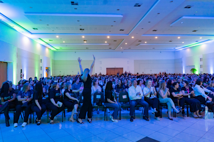 Seminário capacita 800 coordenadores da Educação Profissional do Estado