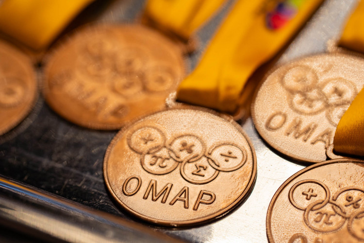 Seed-PR realiza entrega de medalhas a alunos classificados na Olimpíada Paranaense de Matemática