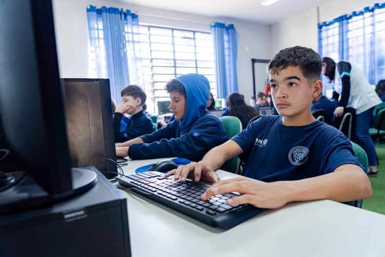 Paraná é estado com maior proporção de laboratórios de informática, aponta Anuário