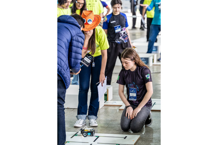 Salão de Robótica de Curitiba reúne alunos de todo o Paraná nesta sexta e sábado