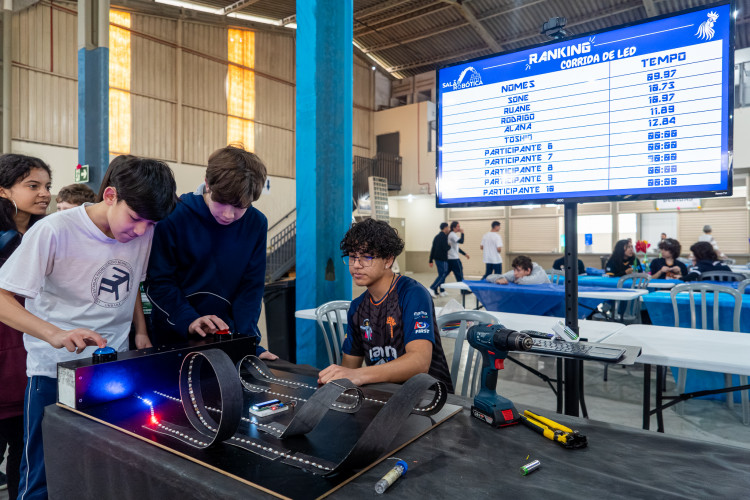 Salão de Robótica de Curitiba reúne alunos de todo o Paraná nesta sexta e sábado
