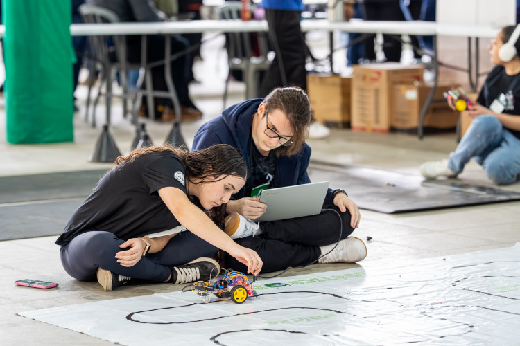 Salão de Robótica de Curitiba reúne alunos de todo o Paraná nesta sexta e sábado