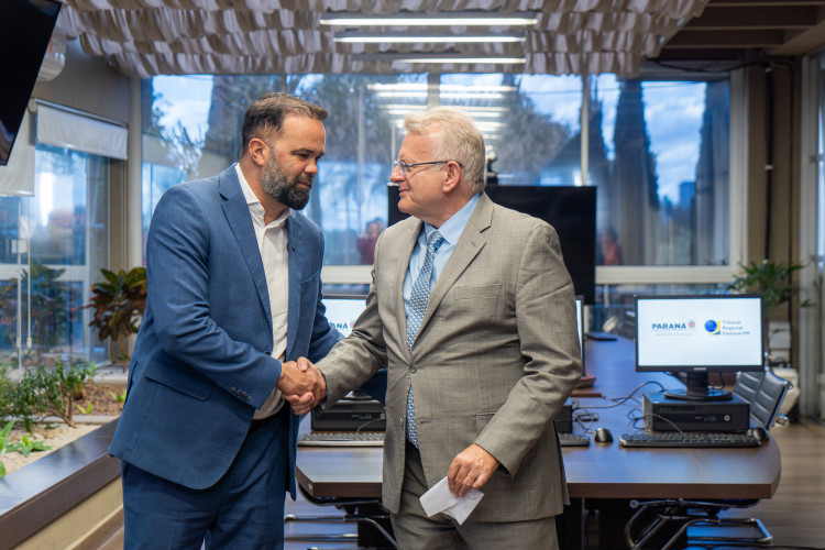Escolas da rede estadual do Paraná recebem computadores do Tribunal Regional Eleitoral