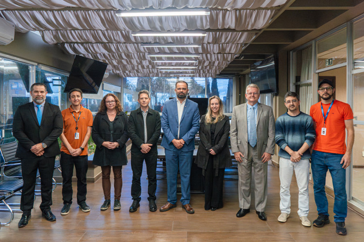 Escolas da rede estadual do Paraná recebem computadores do Tribunal Regional Eleitoral