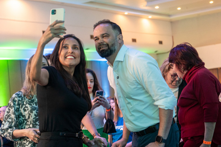 Estado reúne 800 professores para discutir expansão da formação continuada