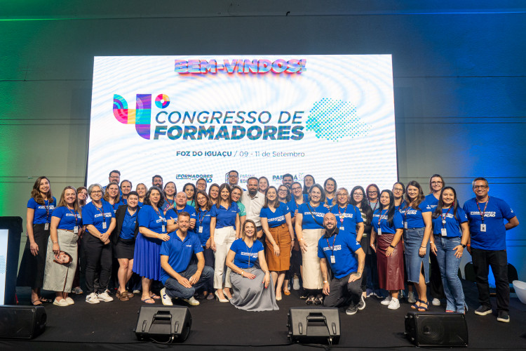 Estado reúne 800 professores para discutir expansão da formação continuada