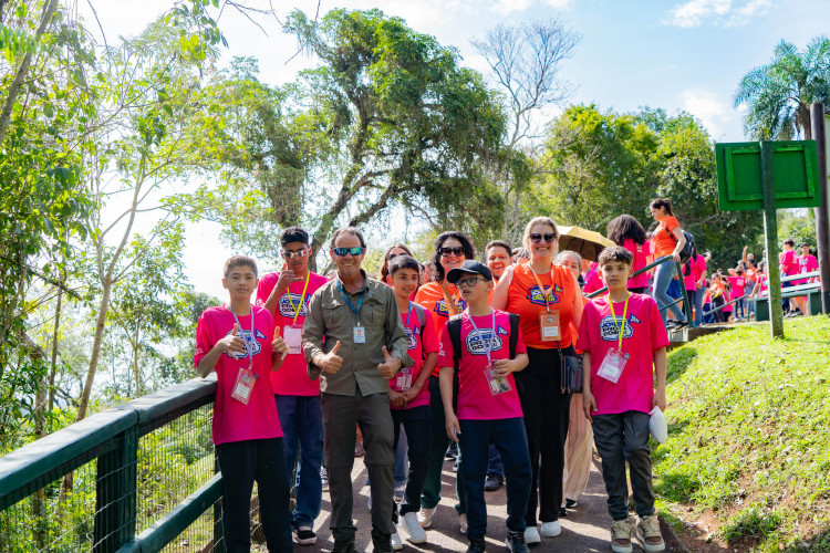 Alunos retornam de encontro prontos para transformar realidade em escolas estaduais