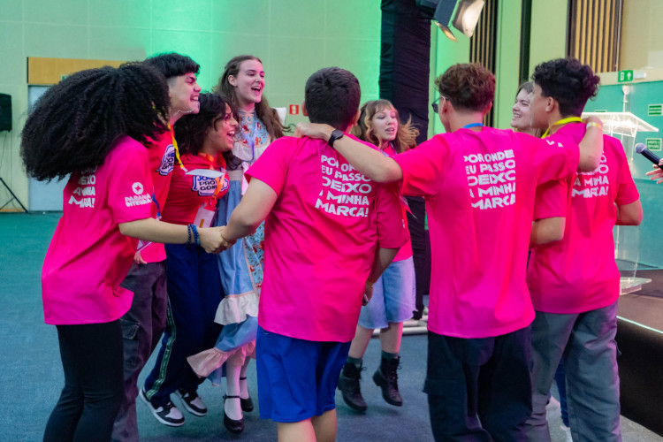 Alunos retornam de encontro prontos para transformar realidade em escolas estaduais