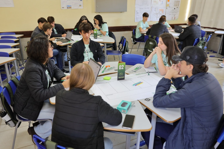Coleira inteligente para suínos criada por alunos vence Ideathon de Francisco Beltrão