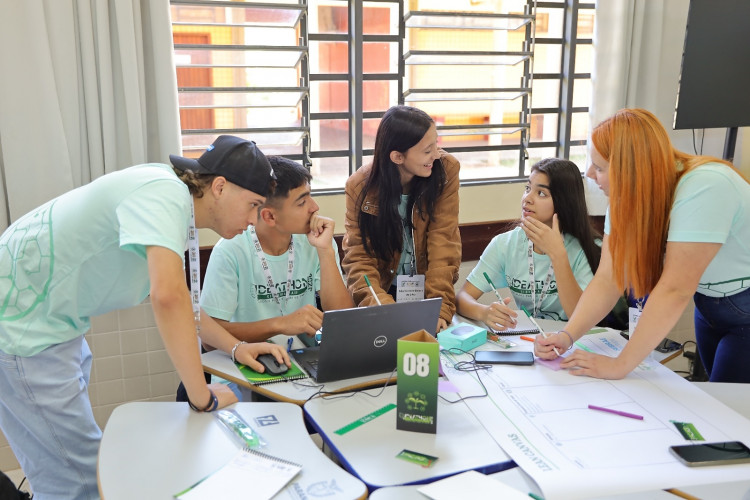 Coleira inteligente para suínos criada por alunos vence Ideathon de Francisco Beltrão