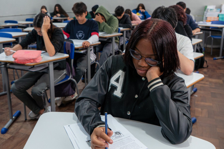 Educação aplica Prova Paraná a mais de 1 milhão de estudantes da rede pública