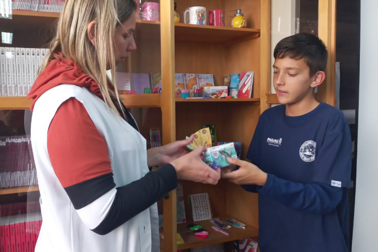 Guarazinho: colégio do Paraná implementa “moeda” para incentivar frequência de alunos