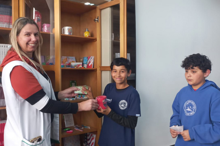 Guarazinho: colégio do Paraná implementa “moeda” para incentivar frequência de alunos