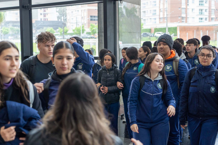 Aulão reúne estudantes em Curitiba na reta final para avaliação do SAEB