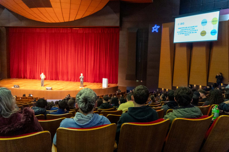 Aulão reúne estudantes em Curitiba na reta final para avaliação do SAEB