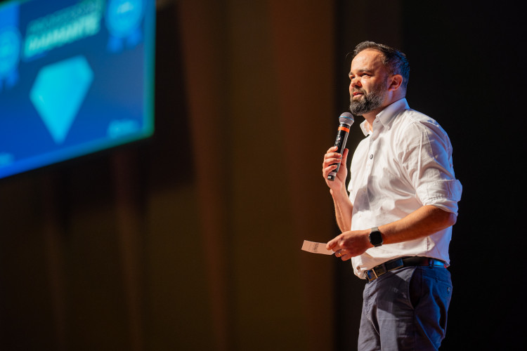 Estado começa a homenagear 5 mil educadores que inspiram alunos nas salas de aula