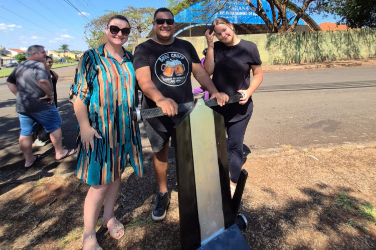 Competição de carrinho de rolimã marca comemoração ao Dia da Criança em escola de Londrina