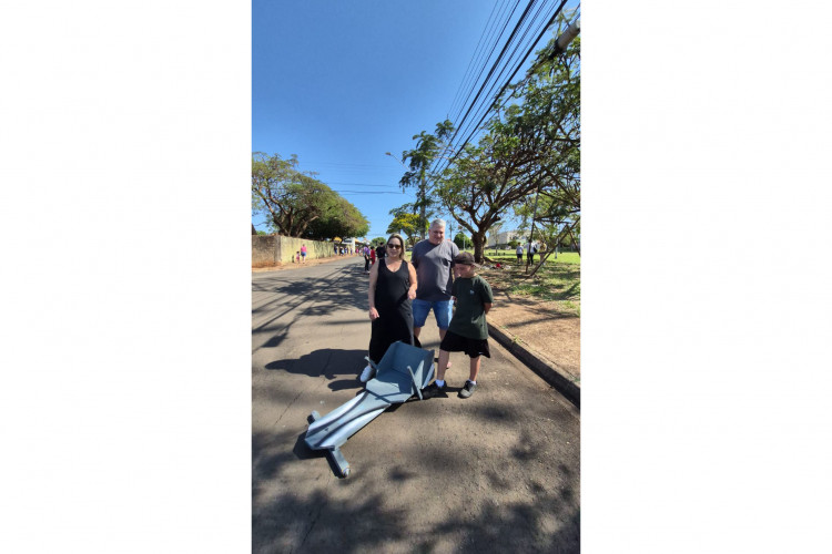 Competição de carrinho de rolimã marca comemoração ao Dia da Criança em escola de Londrina