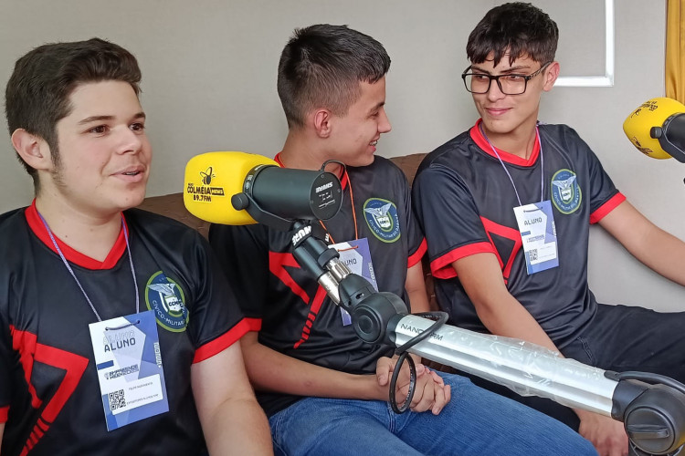 Estudantes de Campo Mourão desenvolvem projeto inovador que ransforma casca de laranja em material de construção sustentável