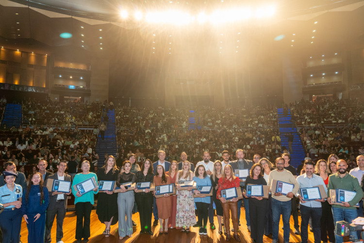 Estado começa a homenagear 5 mil educadores que inspiram alunos nas salas de aula
