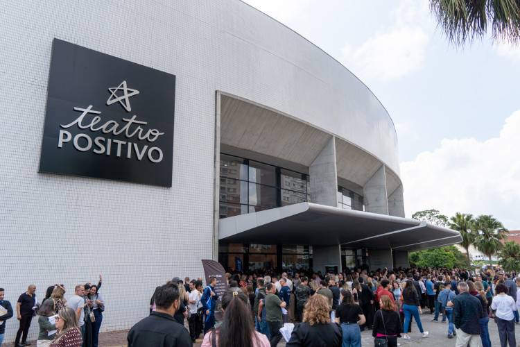 Estado começa a homenagear 5 mil educadores que inspiram alunos nas salas de aula