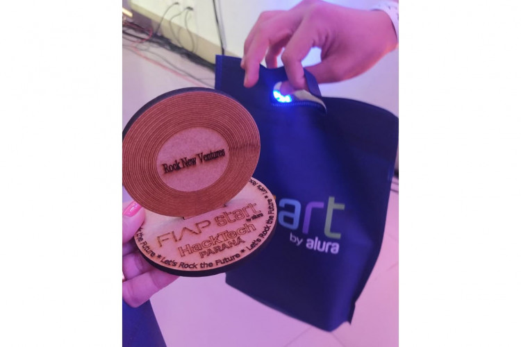 Estudantes de Campo Mourão desenvolvem projeto inovador que ransforma casca de laranja em material de construção sustentável