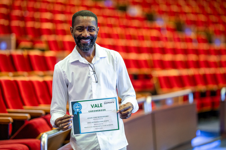 Estado começa a homenagear 5 mil educadores que inspiram alunos nas salas de aula