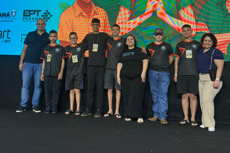 Estudantes de Campo Mourão desenvolvem projeto inovador que ransforma casca de laranja em material de construção sustentável