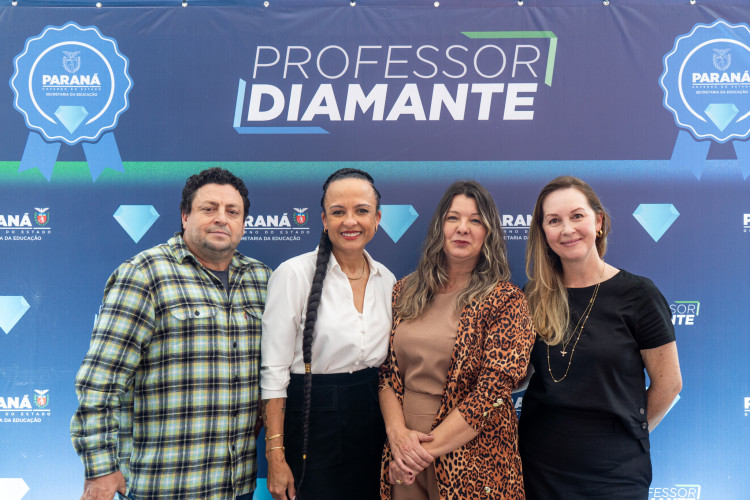 Estado começa a homenagear 5 mil educadores que inspiram alunos nas salas de aula