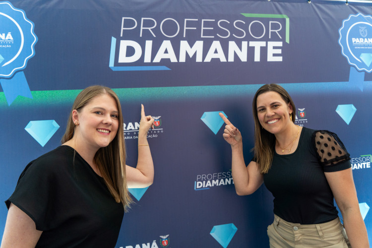 Estado começa a homenagear 5 mil educadores que inspiram alunos nas salas de aula